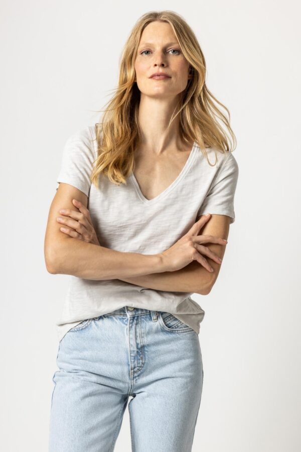 V-Neck Short Sleeve Back Seam Tee - Image 40